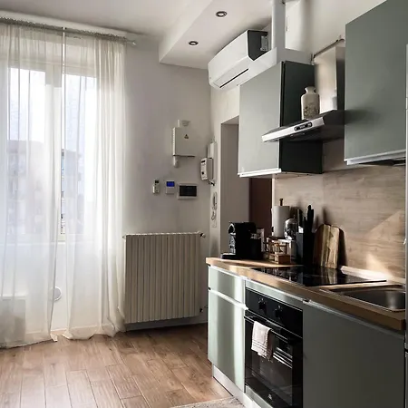 Modern Design Near Metro, Center Μιλάνο